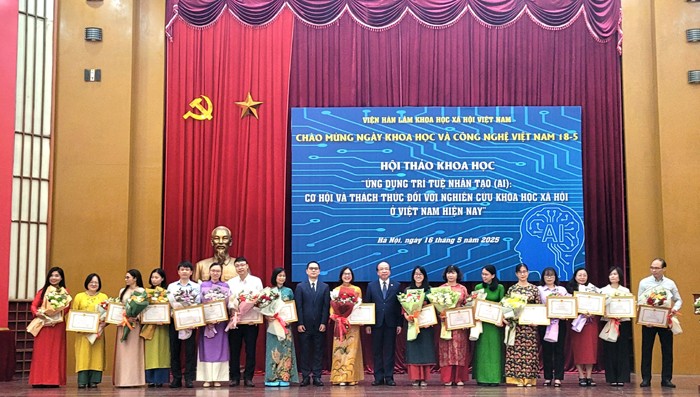 Lễ kỷ niệm Ngày Khoa học và Công nghệ Việt Nam và Hội thảo khoa học “Ứng dụng trí tuệ nhân tạo (AI): Cơ hội và thách thức đối với nghiên cứu khoa học xã hội ở Việt Nam hiện nay”