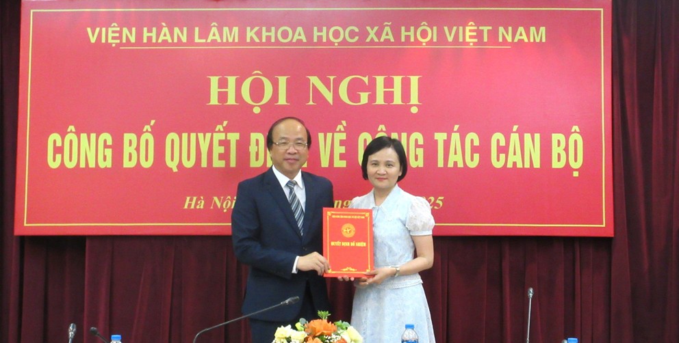 Hội nghị công bố quyết định bổ nhiệm Viện trưởng Viện Nhà nước và Pháp luật cho TS. Phạm Thị Thúy Nga