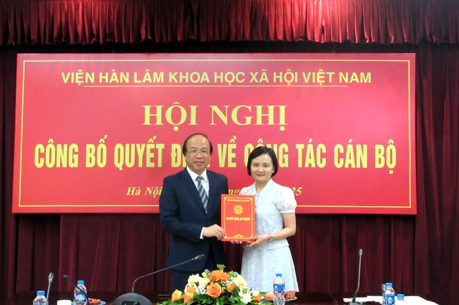 Hội nghị công bố quyết định bổ nhiệm Viện trưởng Viện Nhà nước và Pháp luật cho TS. Phạm Thị Thúy Nga