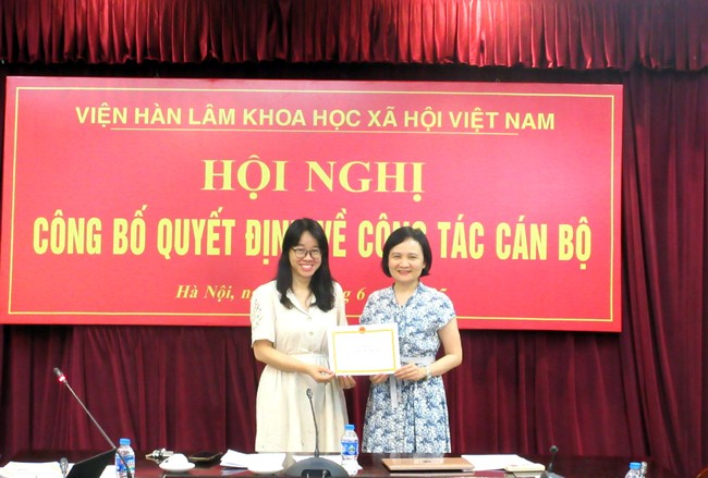 Hội nghị điển hình tiên tiến Viện Nhà nước và Pháp luật tiến tới Đại hội Thi đua yêu nước Viện Hàn lâm Khoa học xã hội Việt Nam lần thứ IX