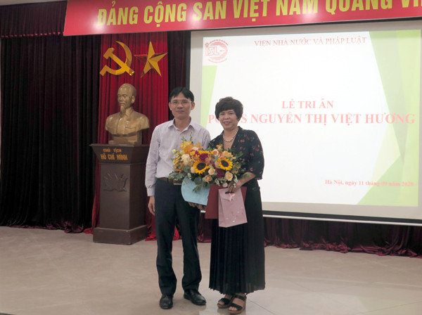 Lễ tri ân và trao quyết định nghỉ hưu cho PGS.TS. Nguyễn Thị Việt Hương